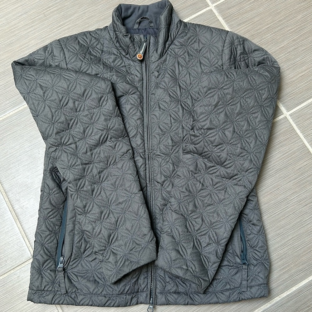 ⭐️Predator Quilted Jacket, used but not abused.still in great condition.